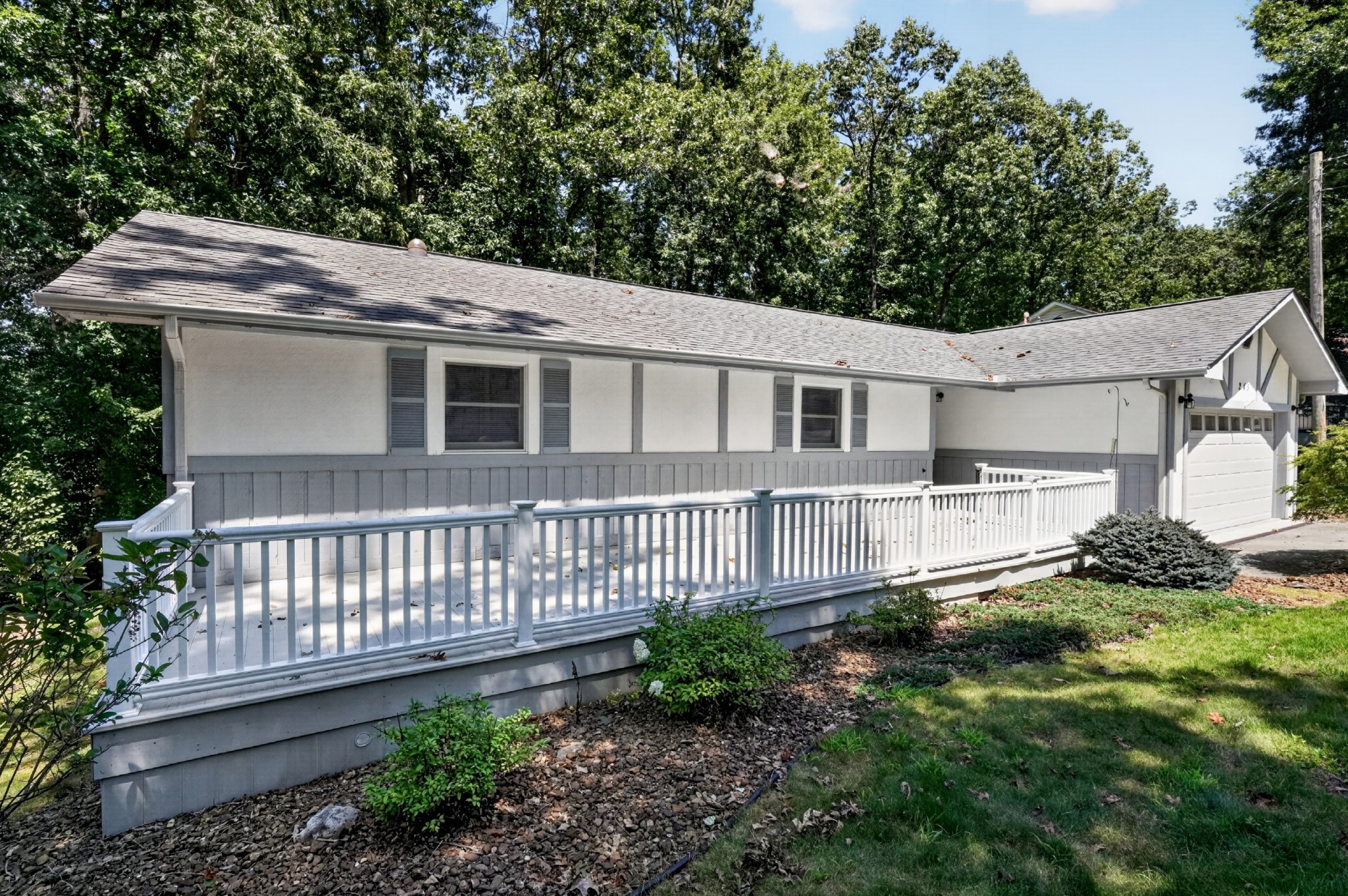 245 Lakeview Dr