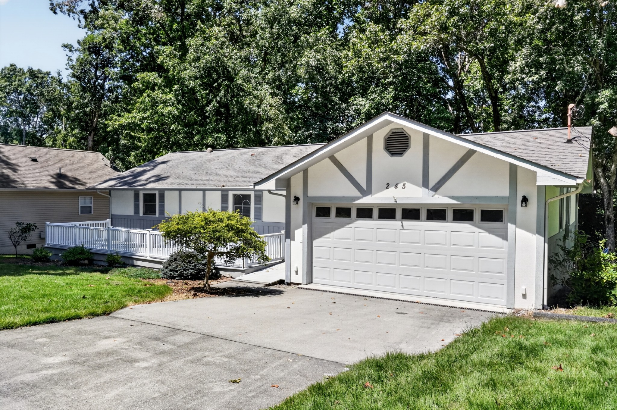245 Lakeview Dr