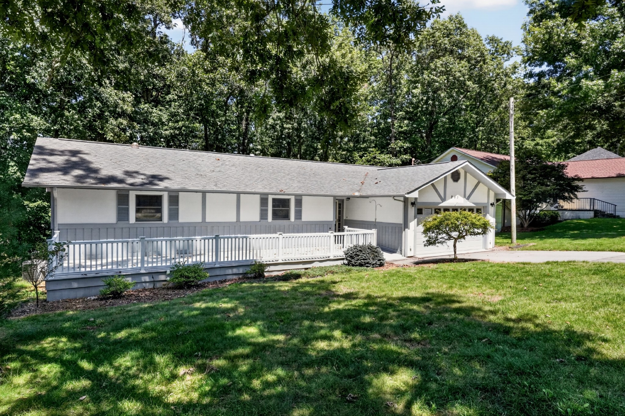 245 Lakeview Dr