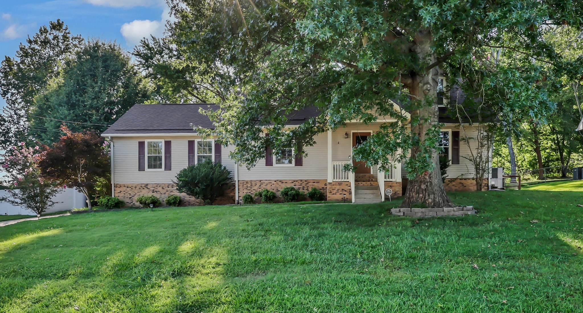 1025 Hillshire Dr