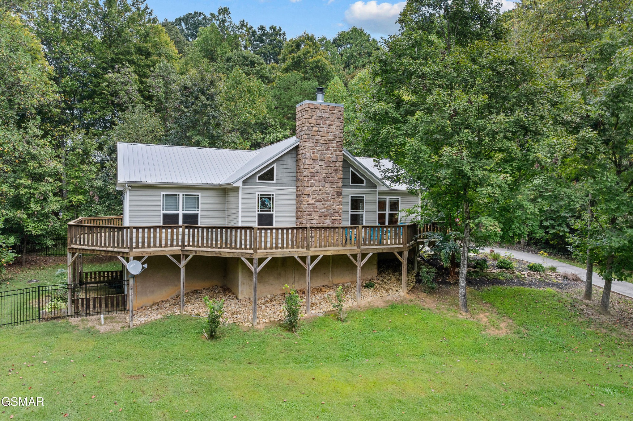 3851 Mistletoe Loop