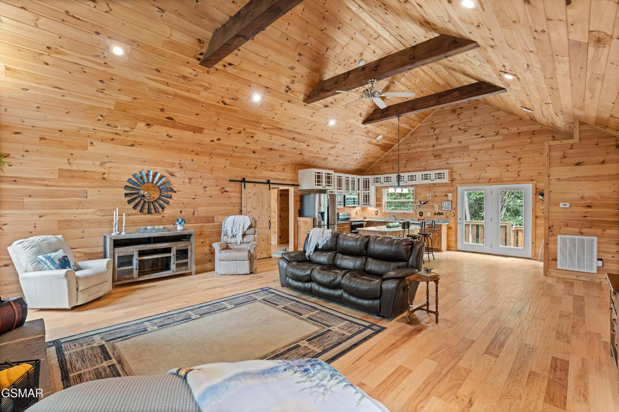 3851 Mistletoe Loop