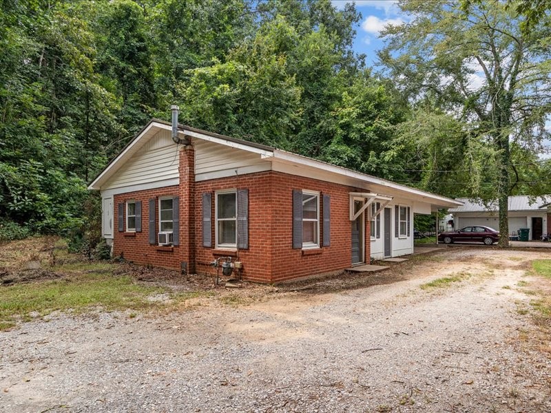 810 W Main St
