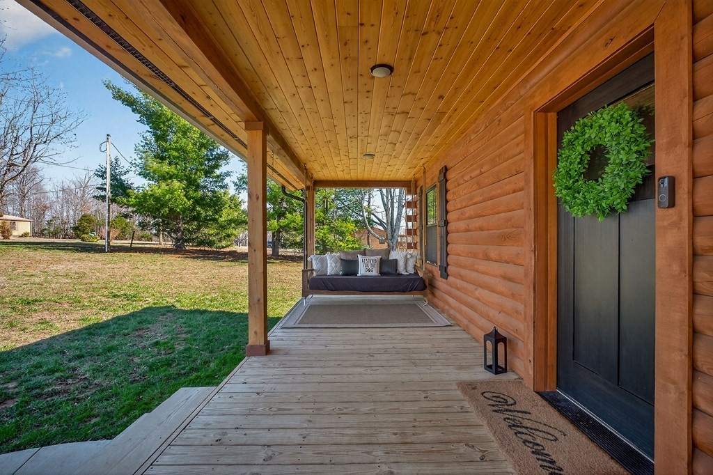 108 Crestview Ln