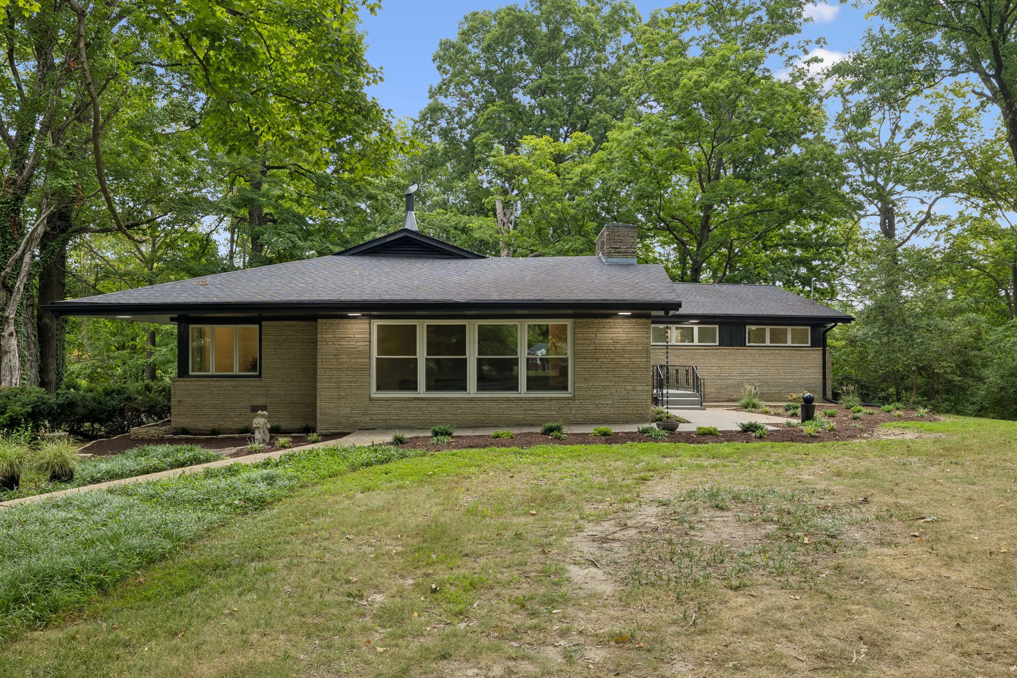 5572 Highway 76, E