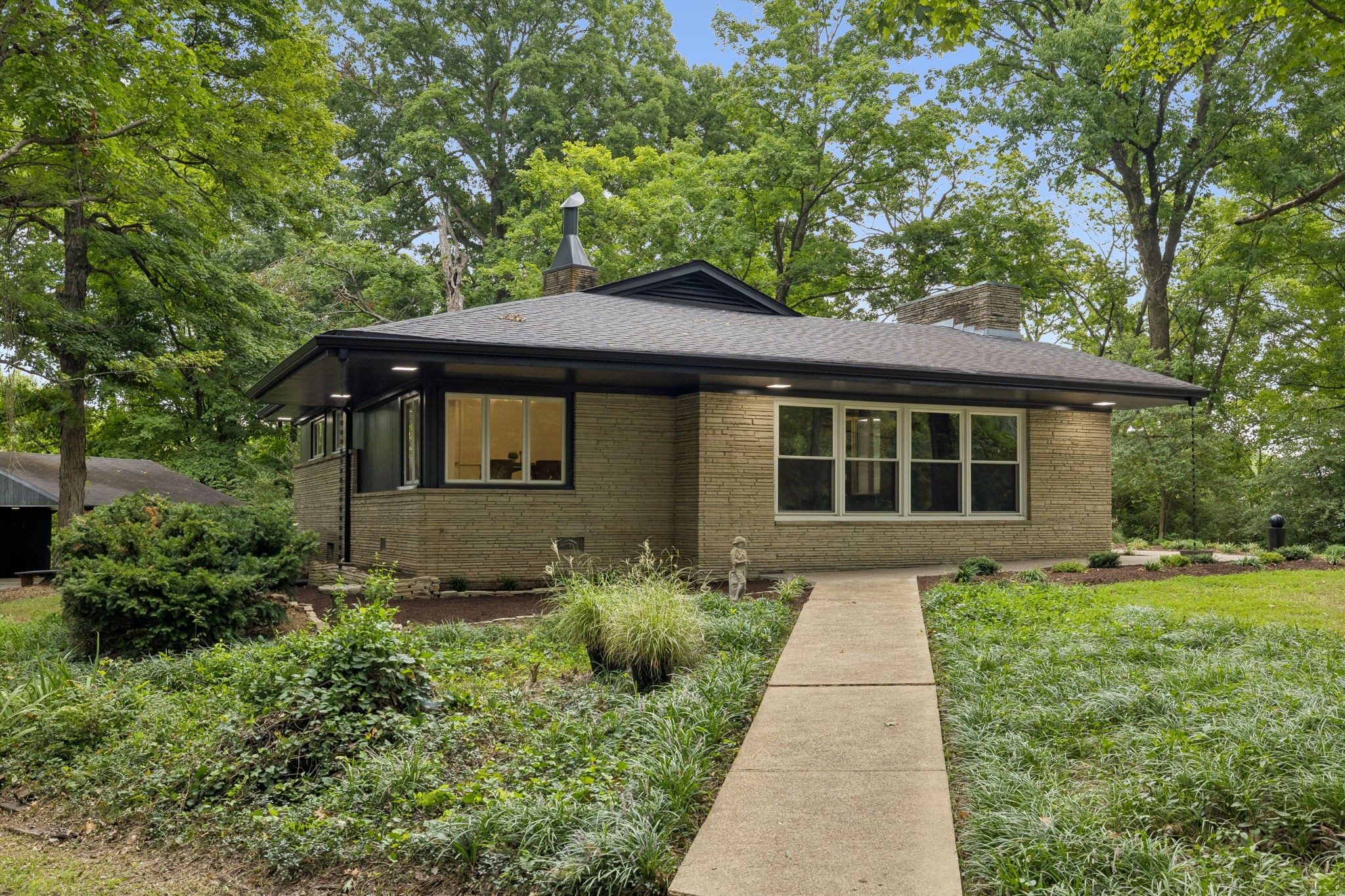 5572 Highway 76, E