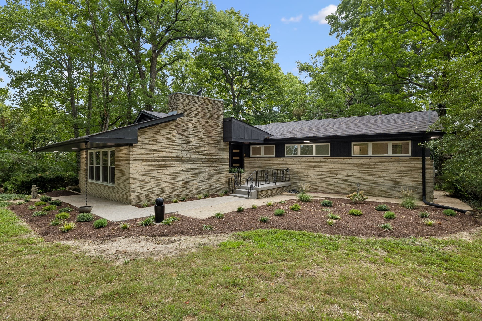 5572 Highway 76, E