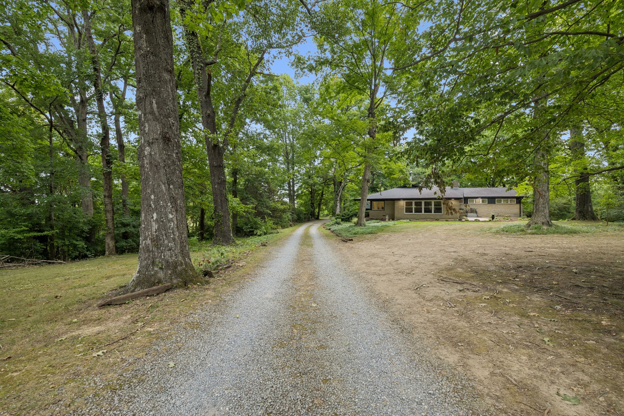 5572 Highway 76, E