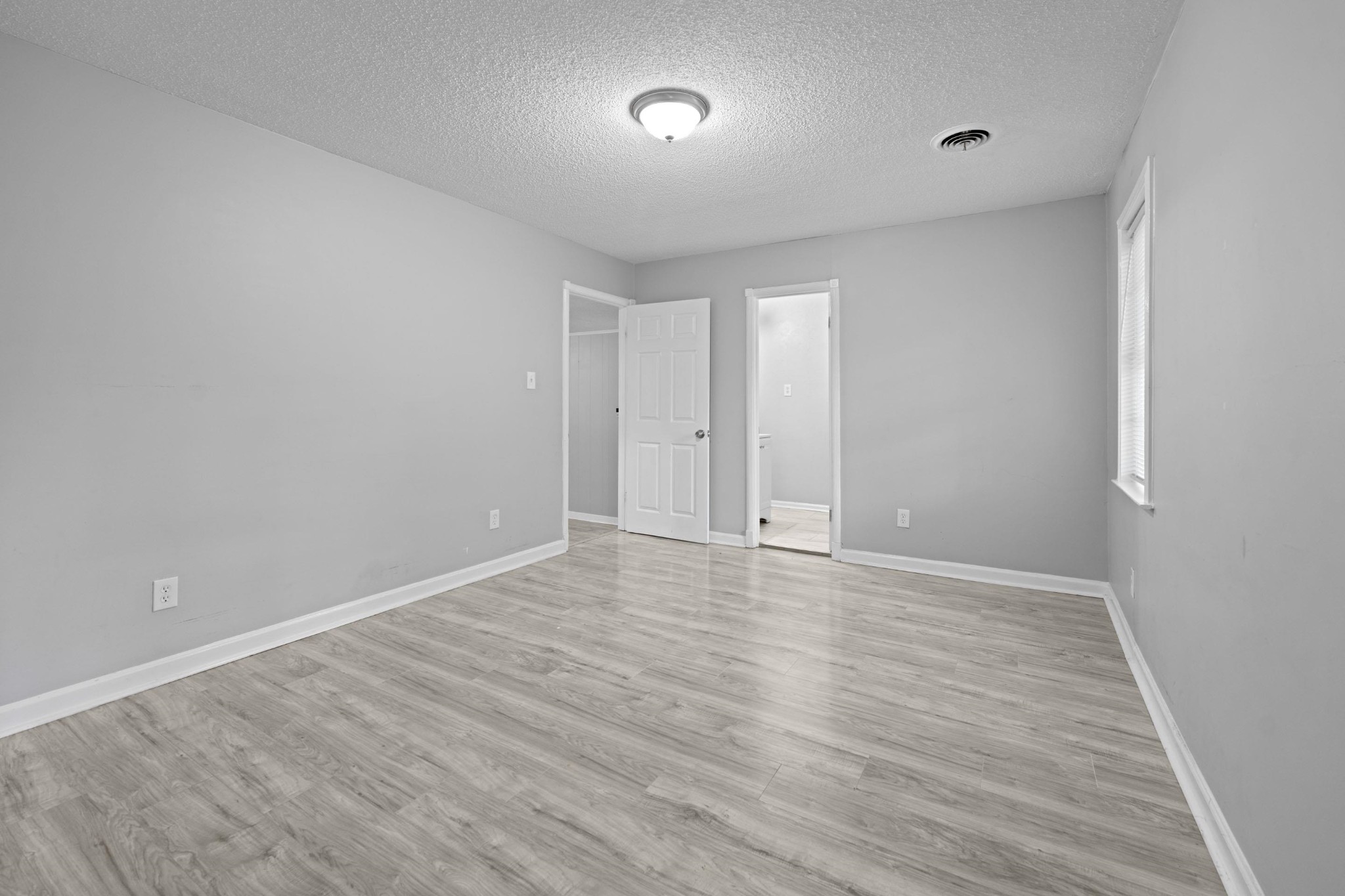 2067 COLLIER DR