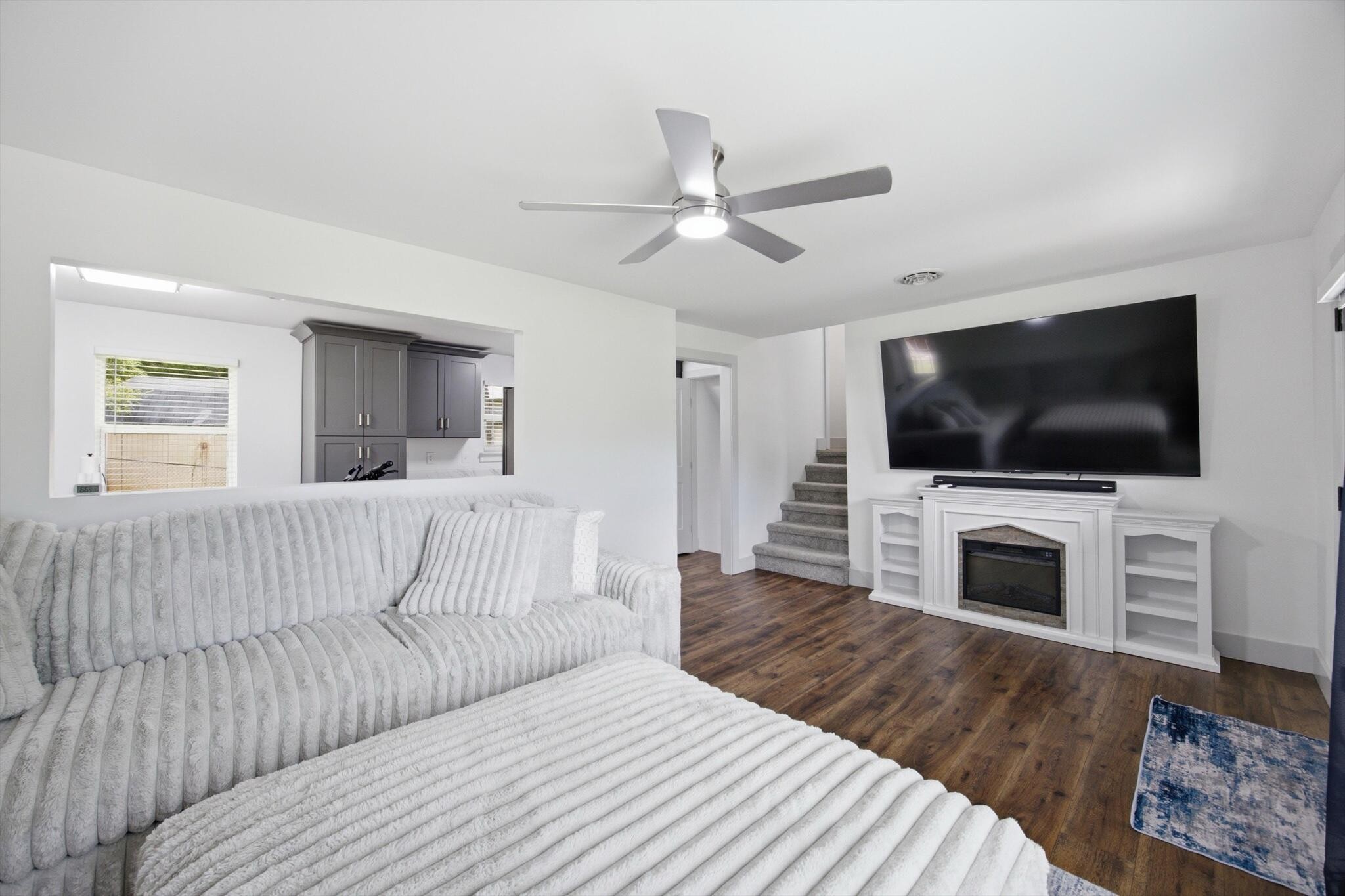 819 Scenic Drive, SE