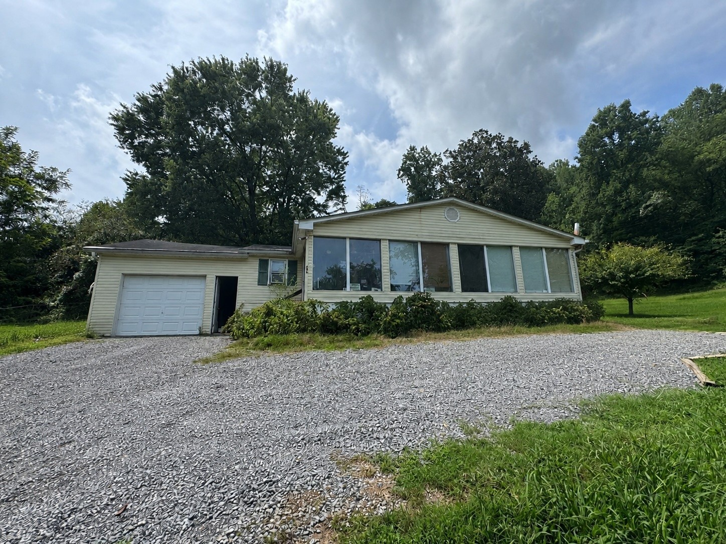 196 Lynch Rd