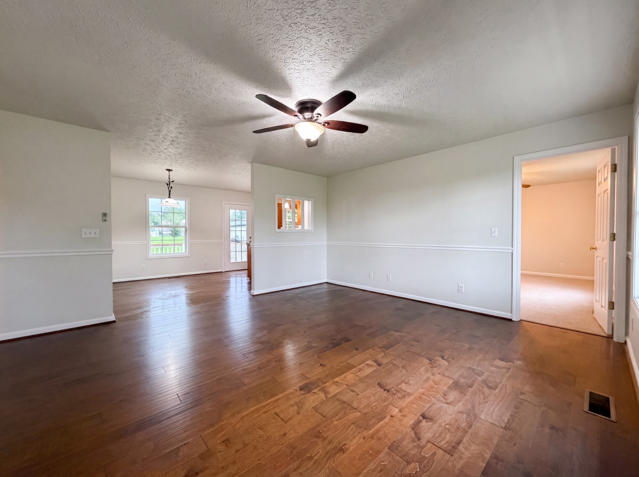 610 W Harper Rd