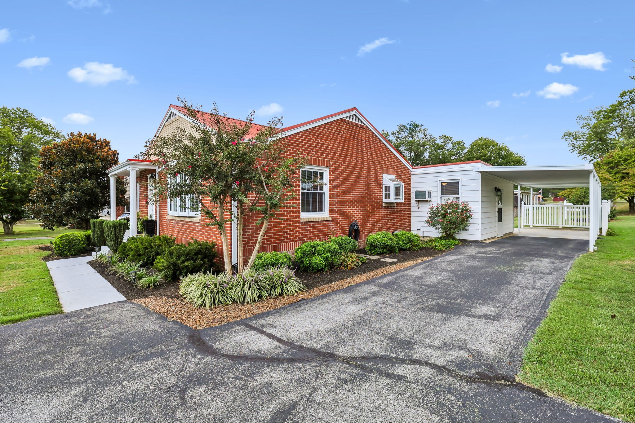 606 Main St