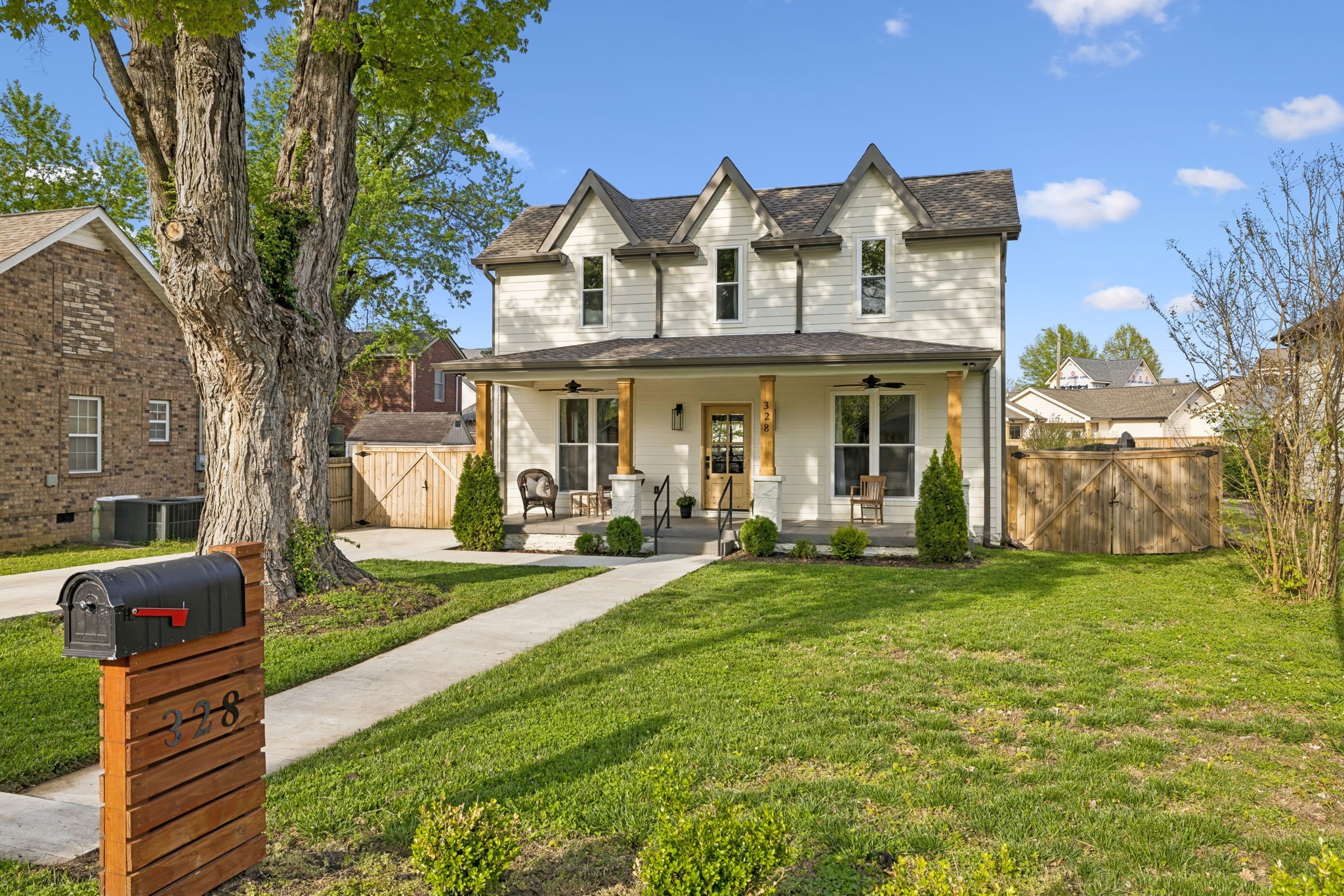 328 Granbury St