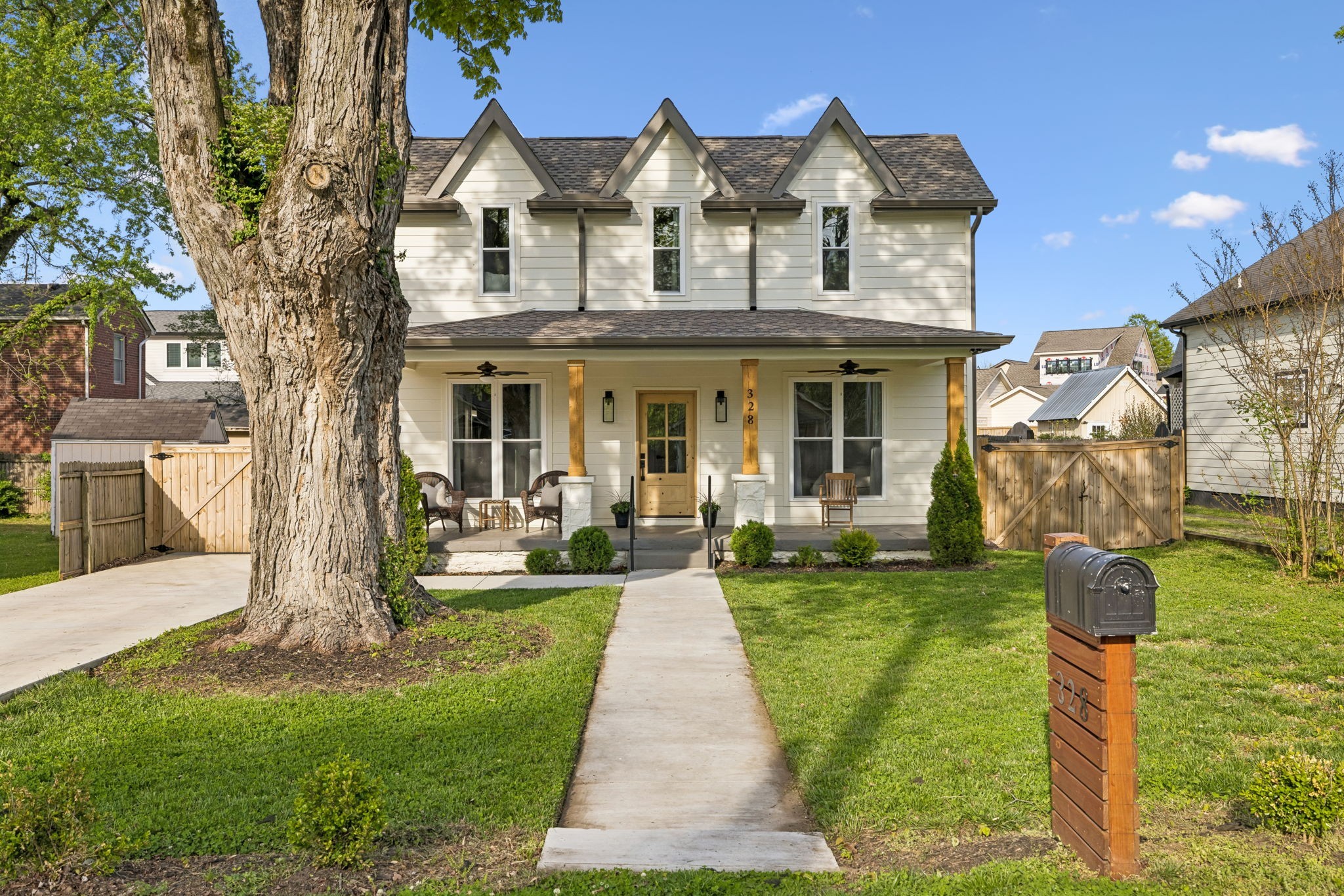 328 Granbury St