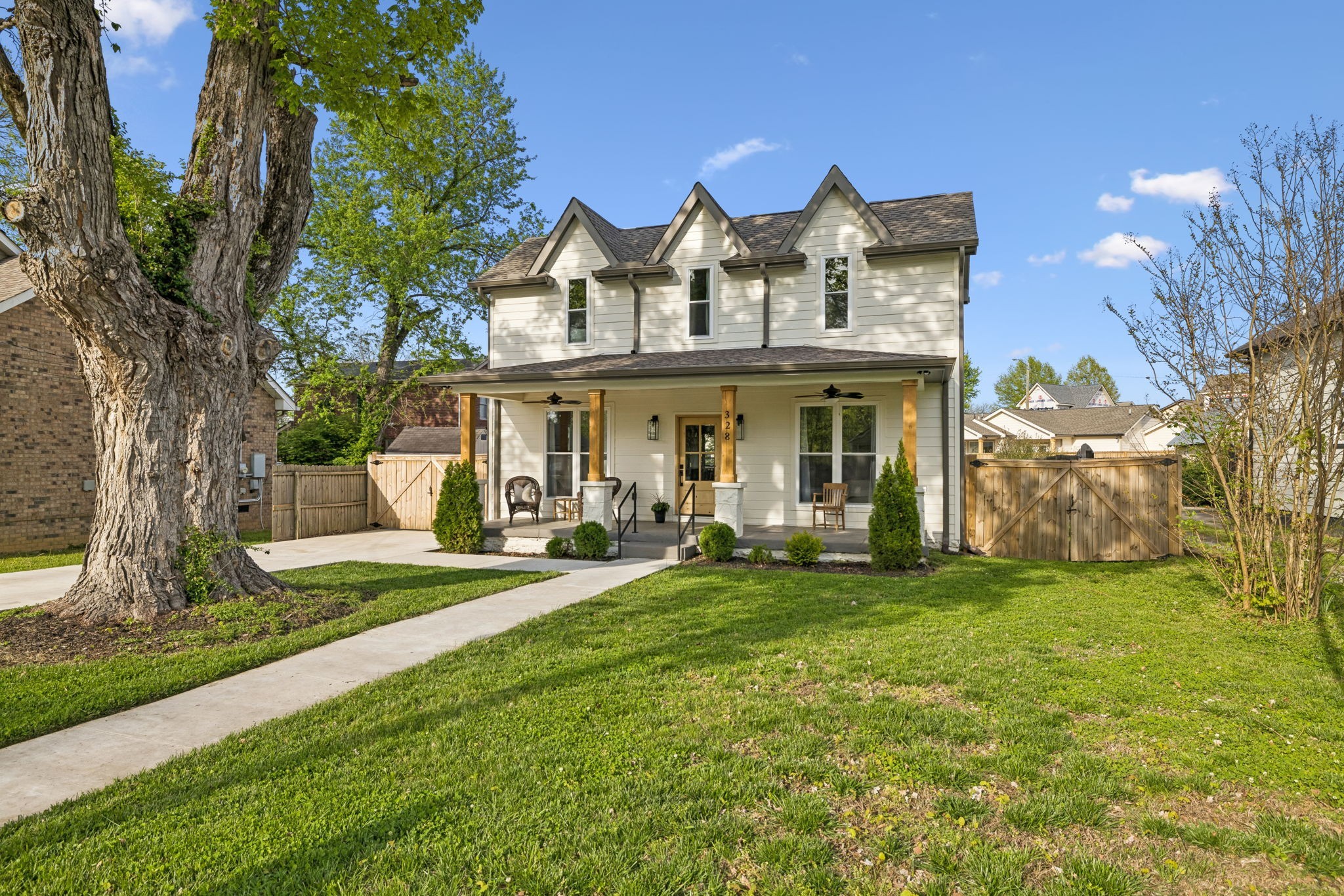 328 Granbury St