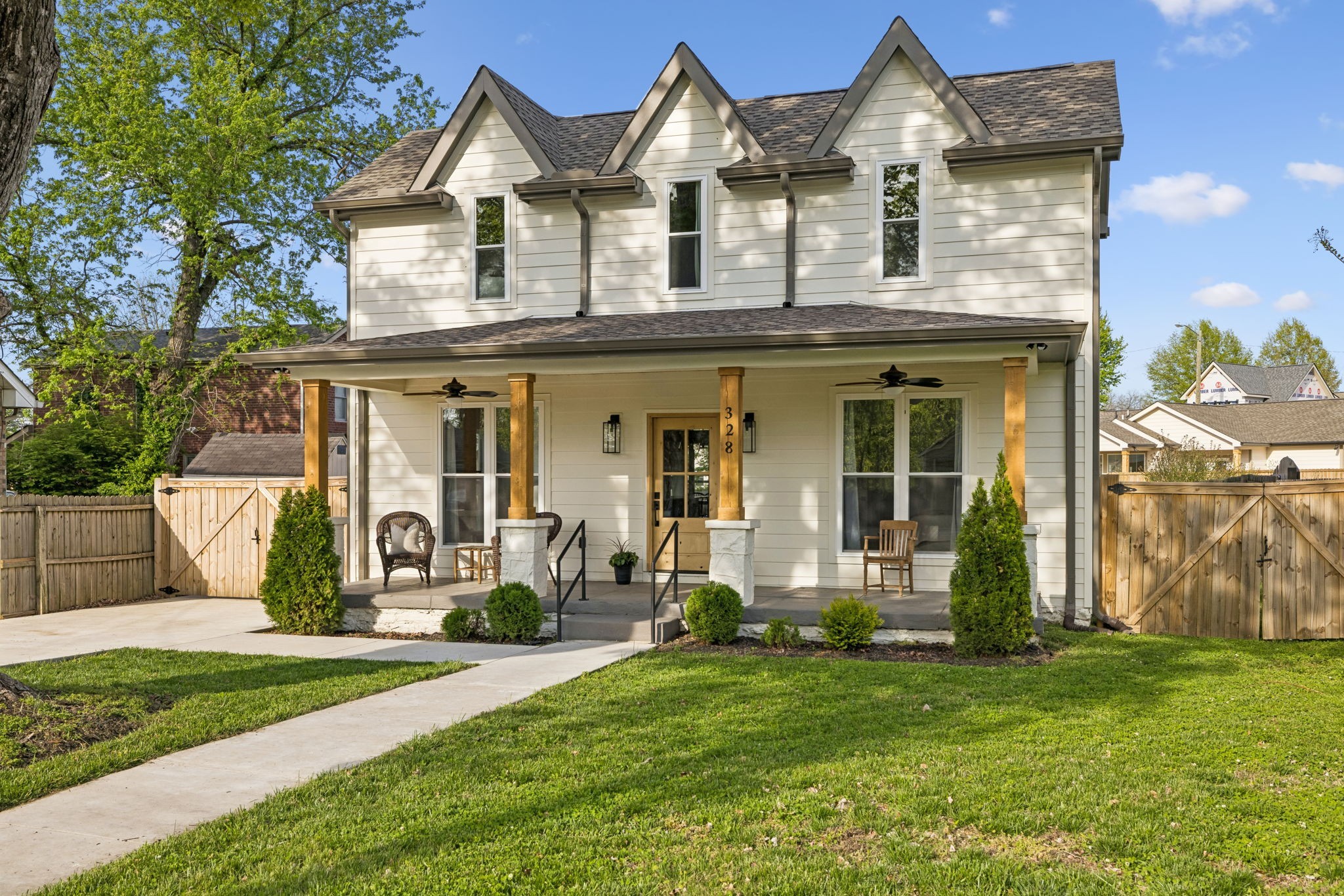 328 Granbury St