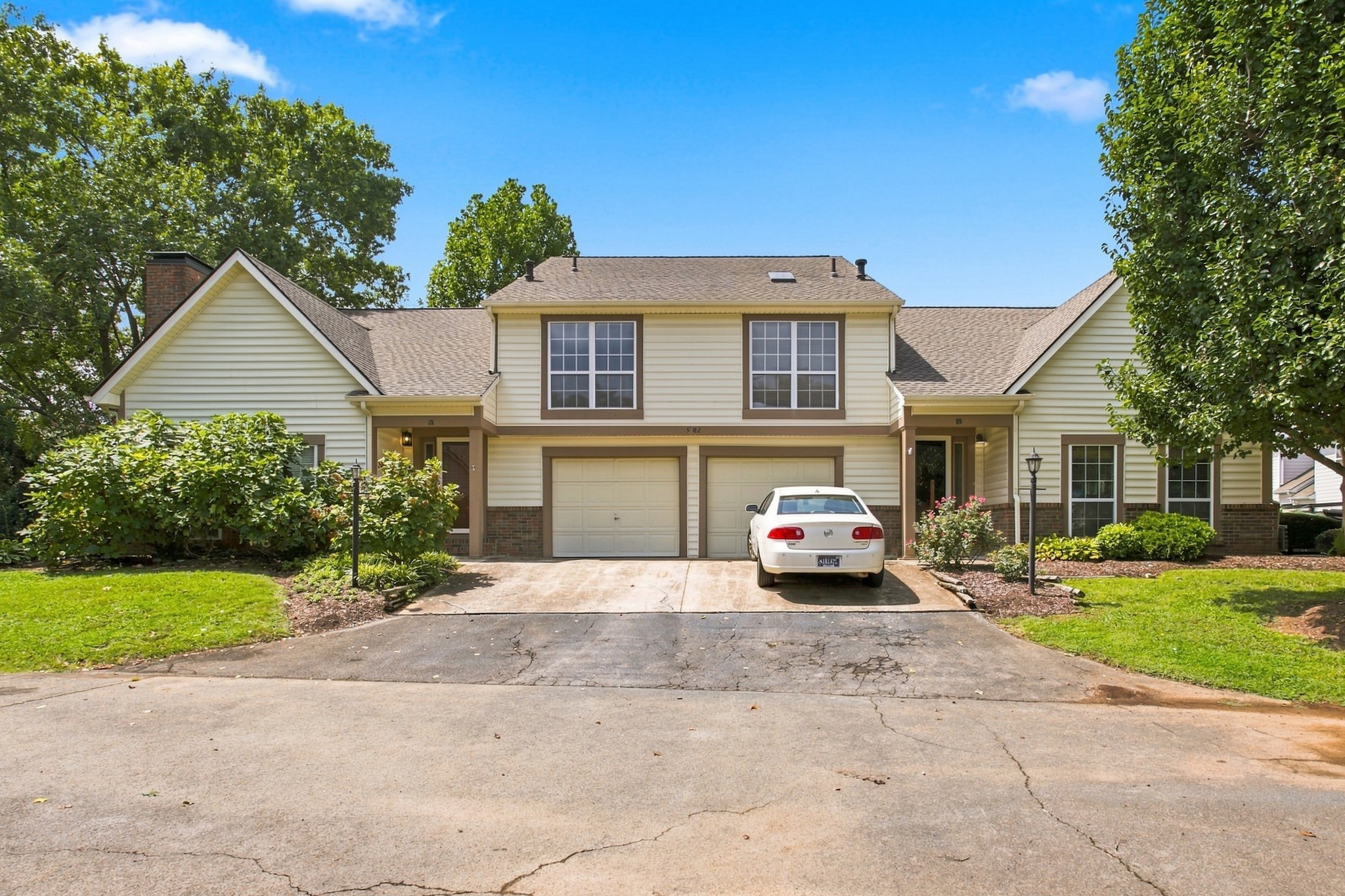 5002 Camelot Dr