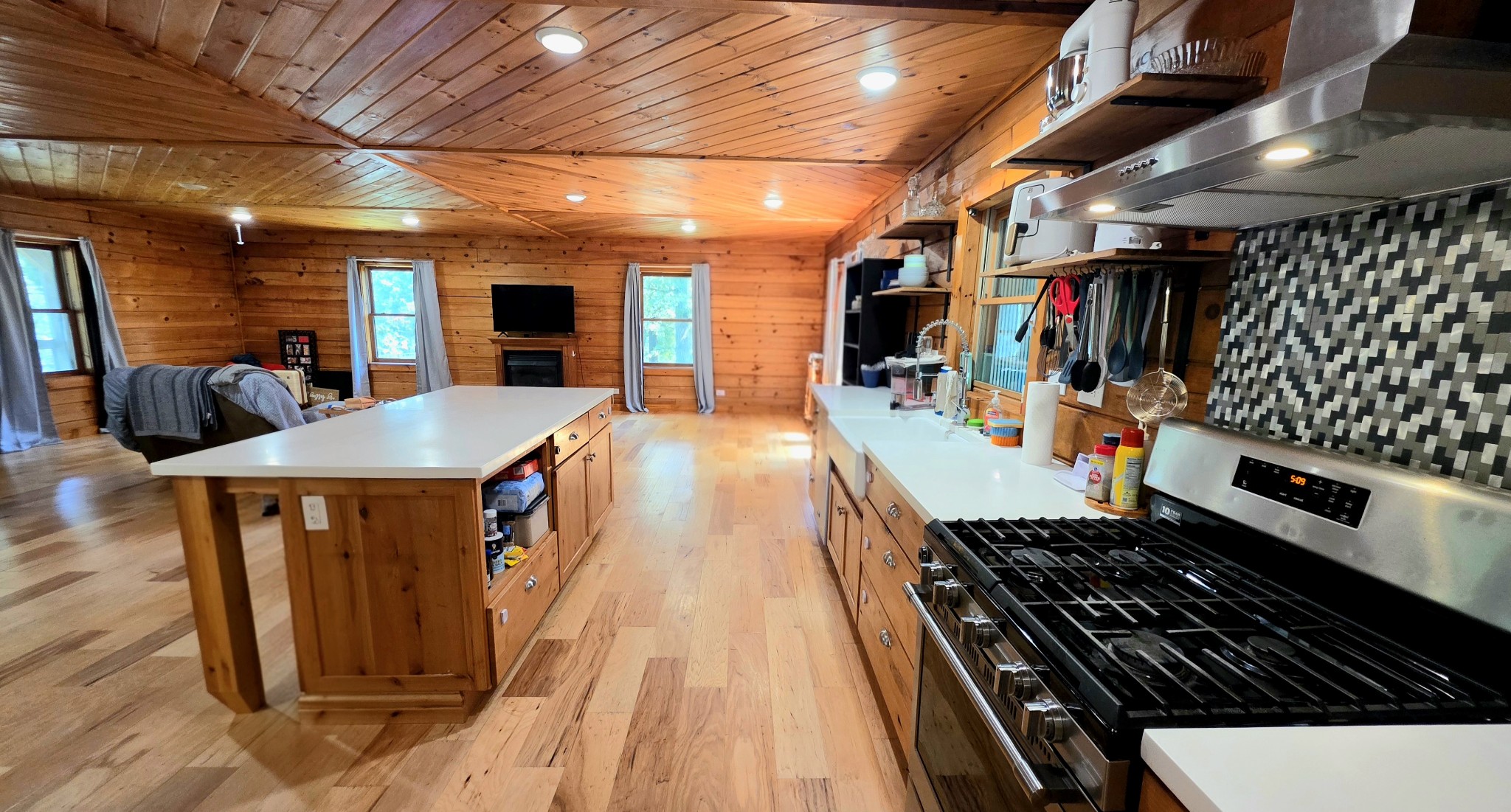 160 Poplar Dr