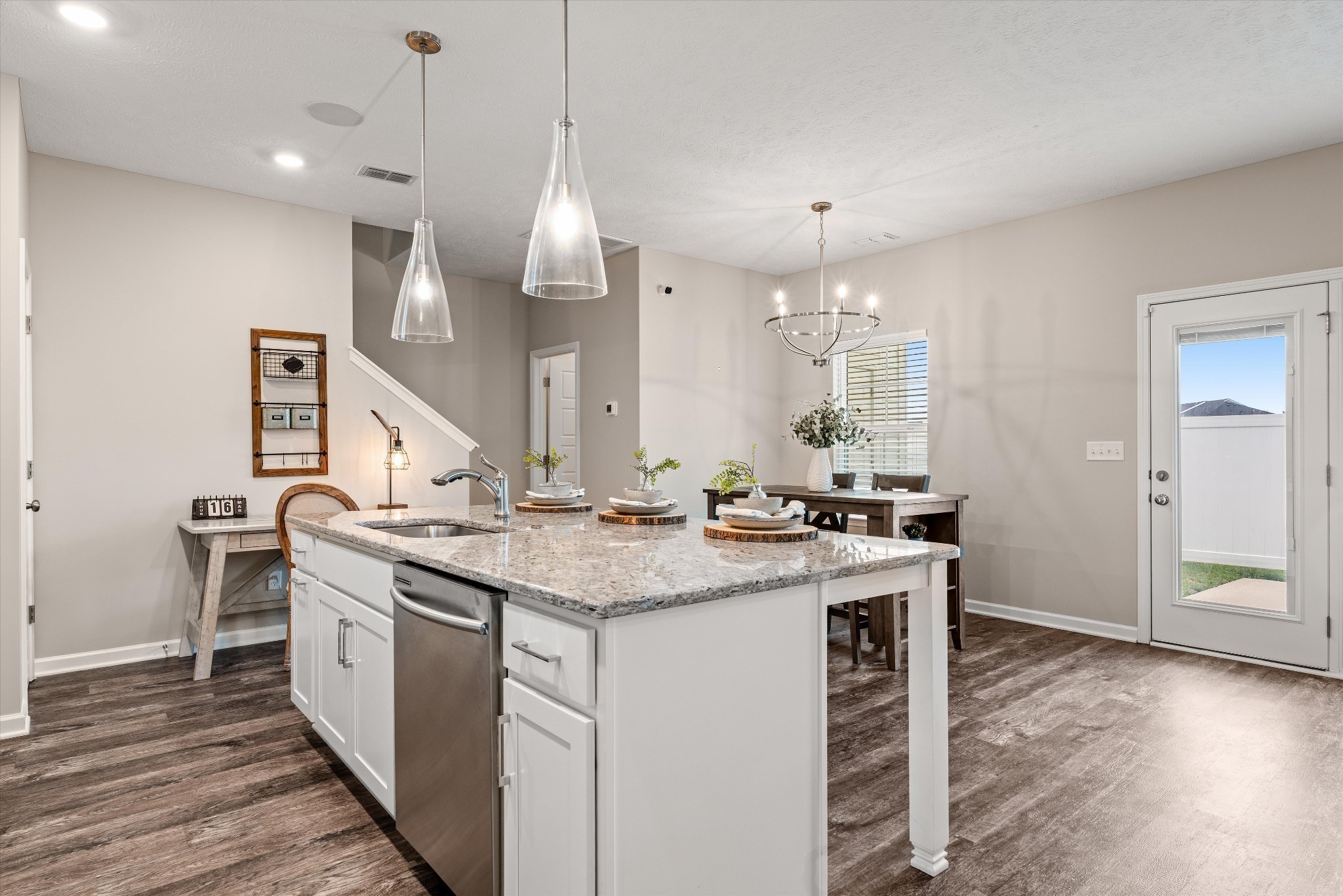 4331 Calusa Dr