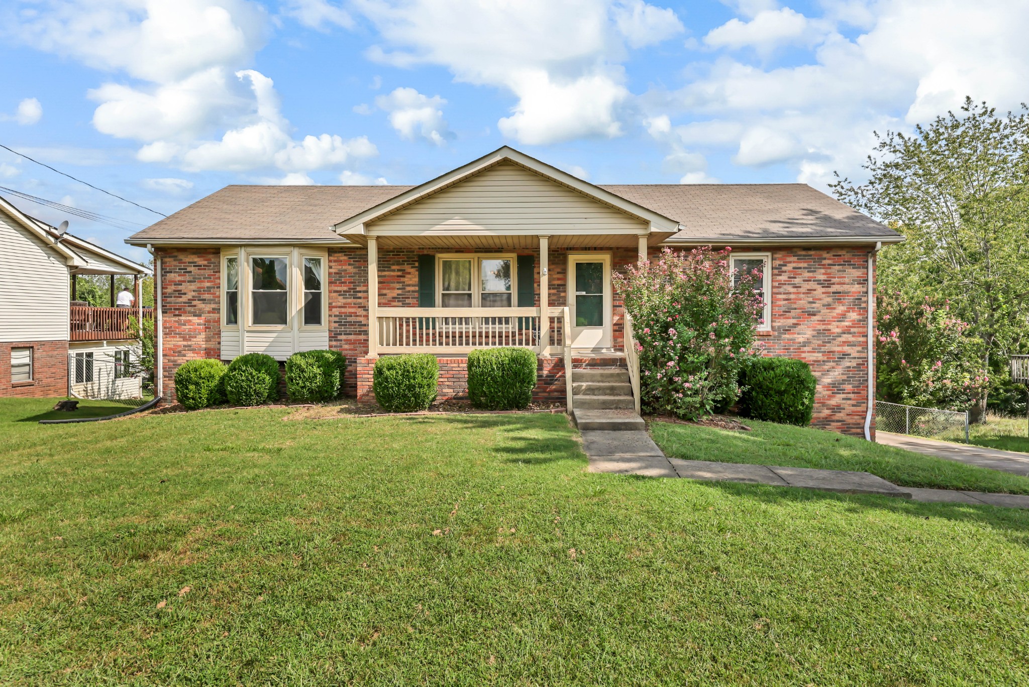 921 Lindsey Dr