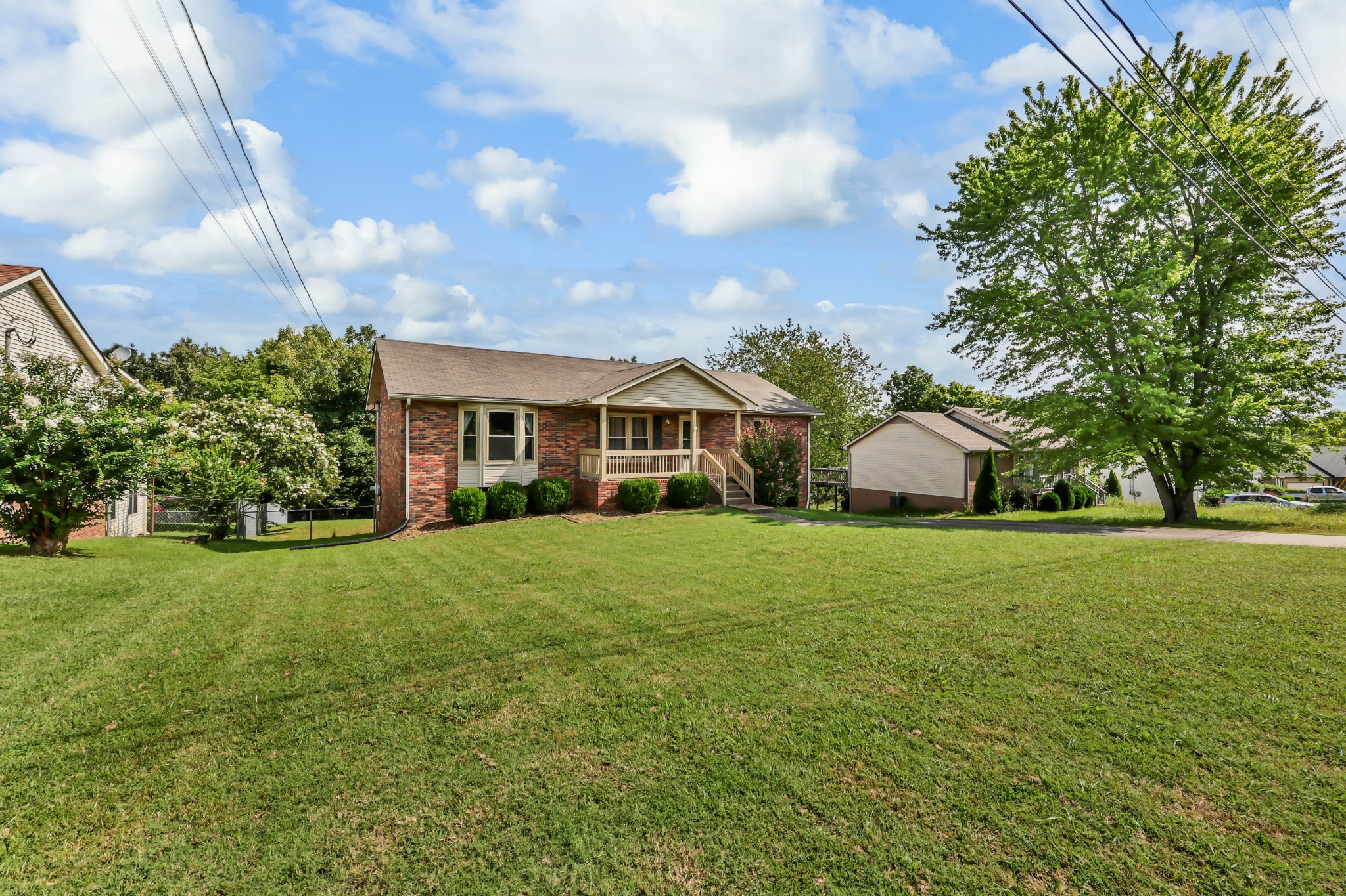 921 Lindsey Dr