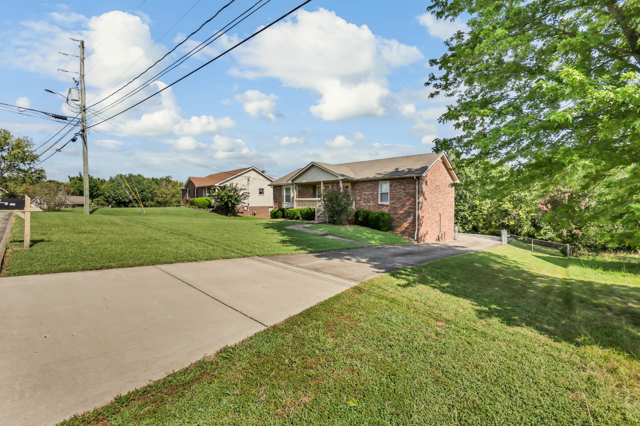 921 Lindsey Dr
