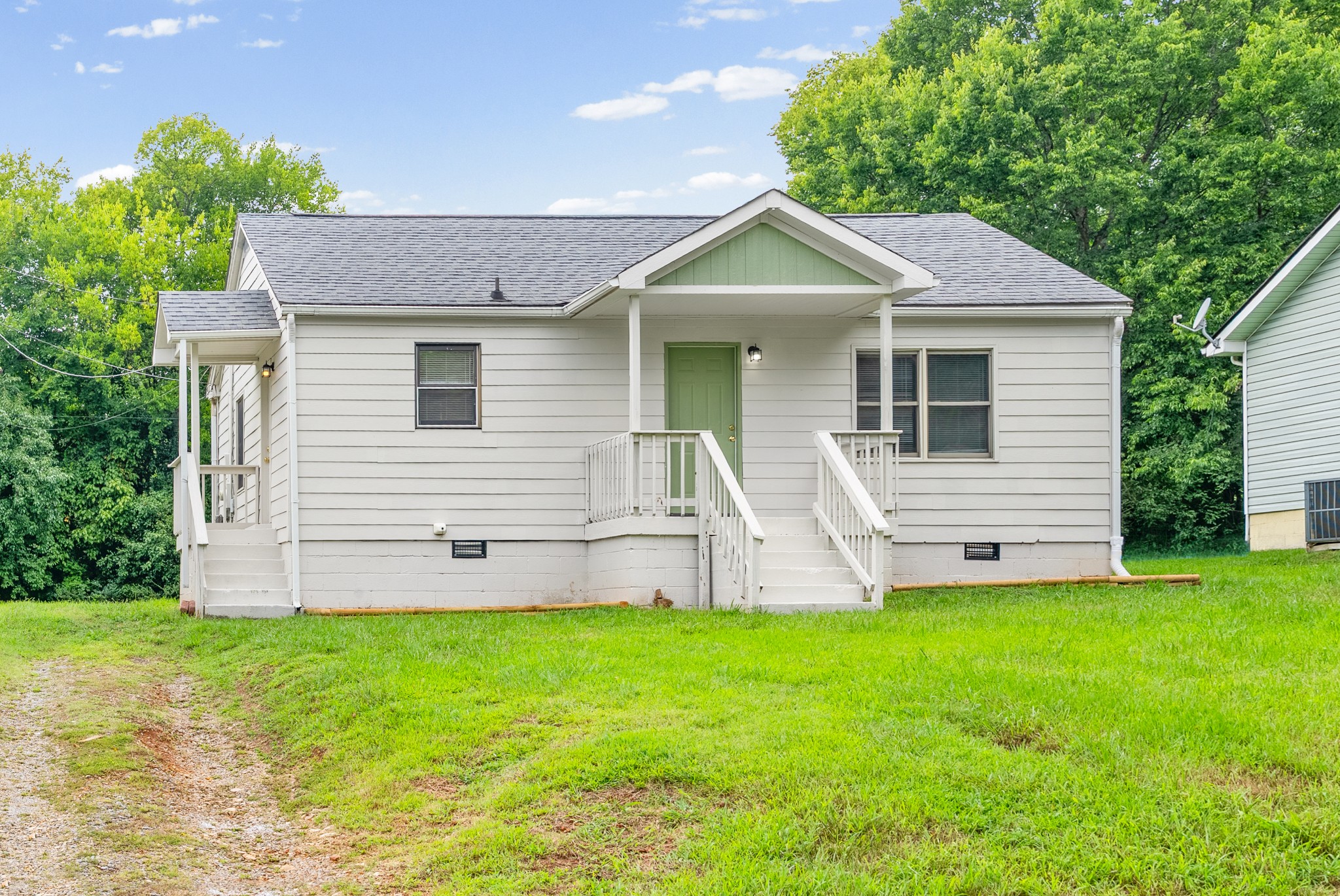 914 W Happy Hollow Dr