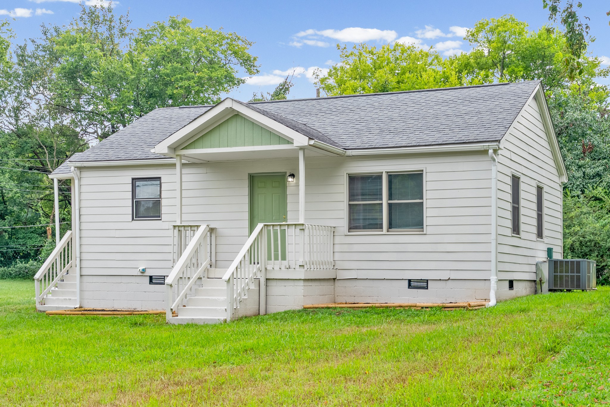 914 W Happy Hollow Dr