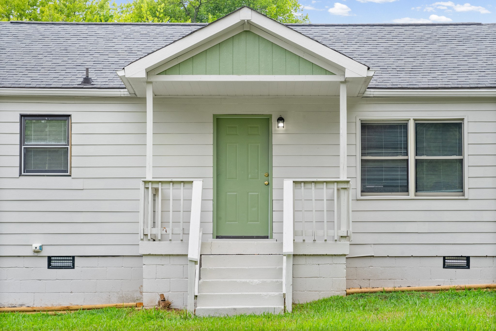 914 W Happy Hollow Dr