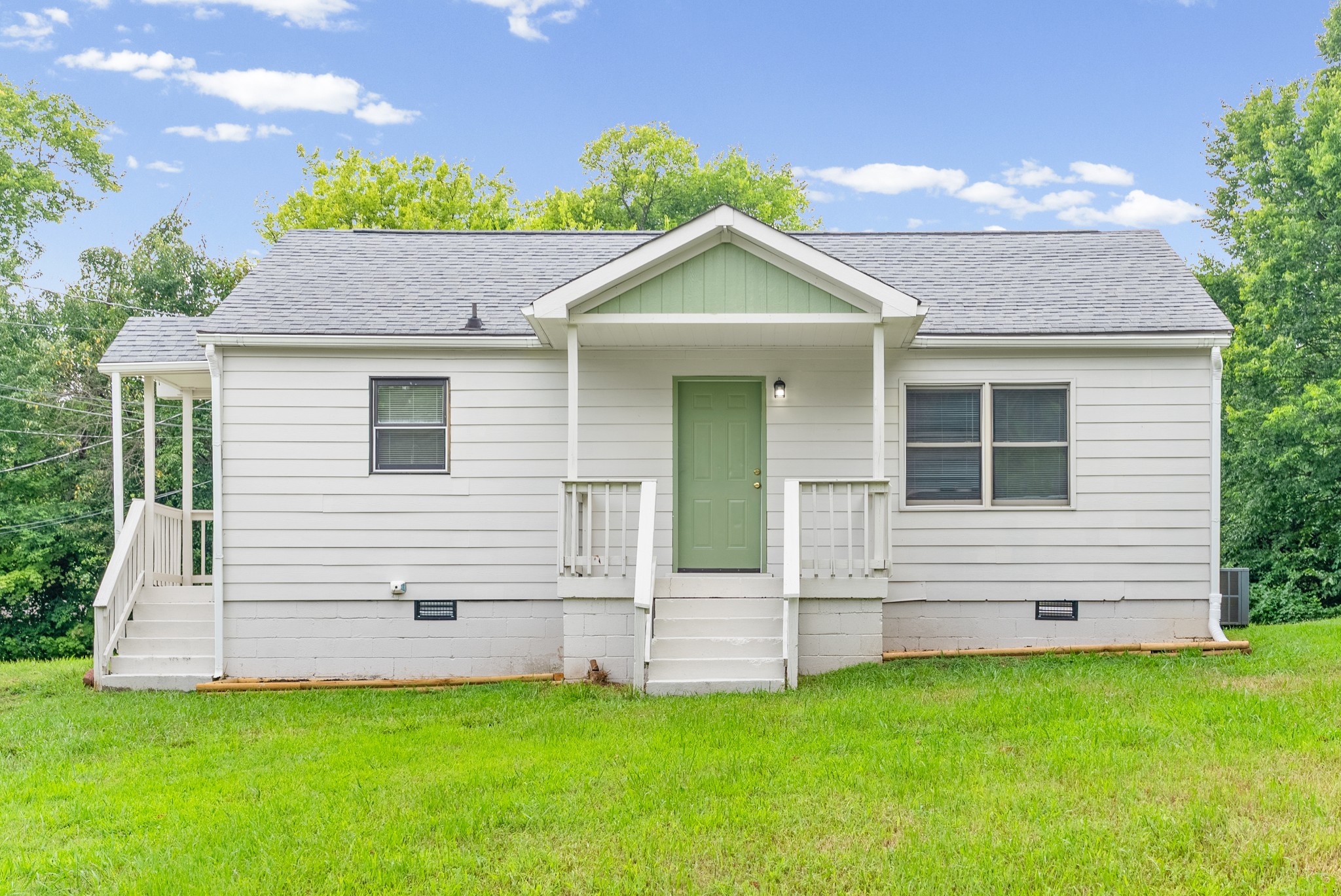 914 W Happy Hollow Dr