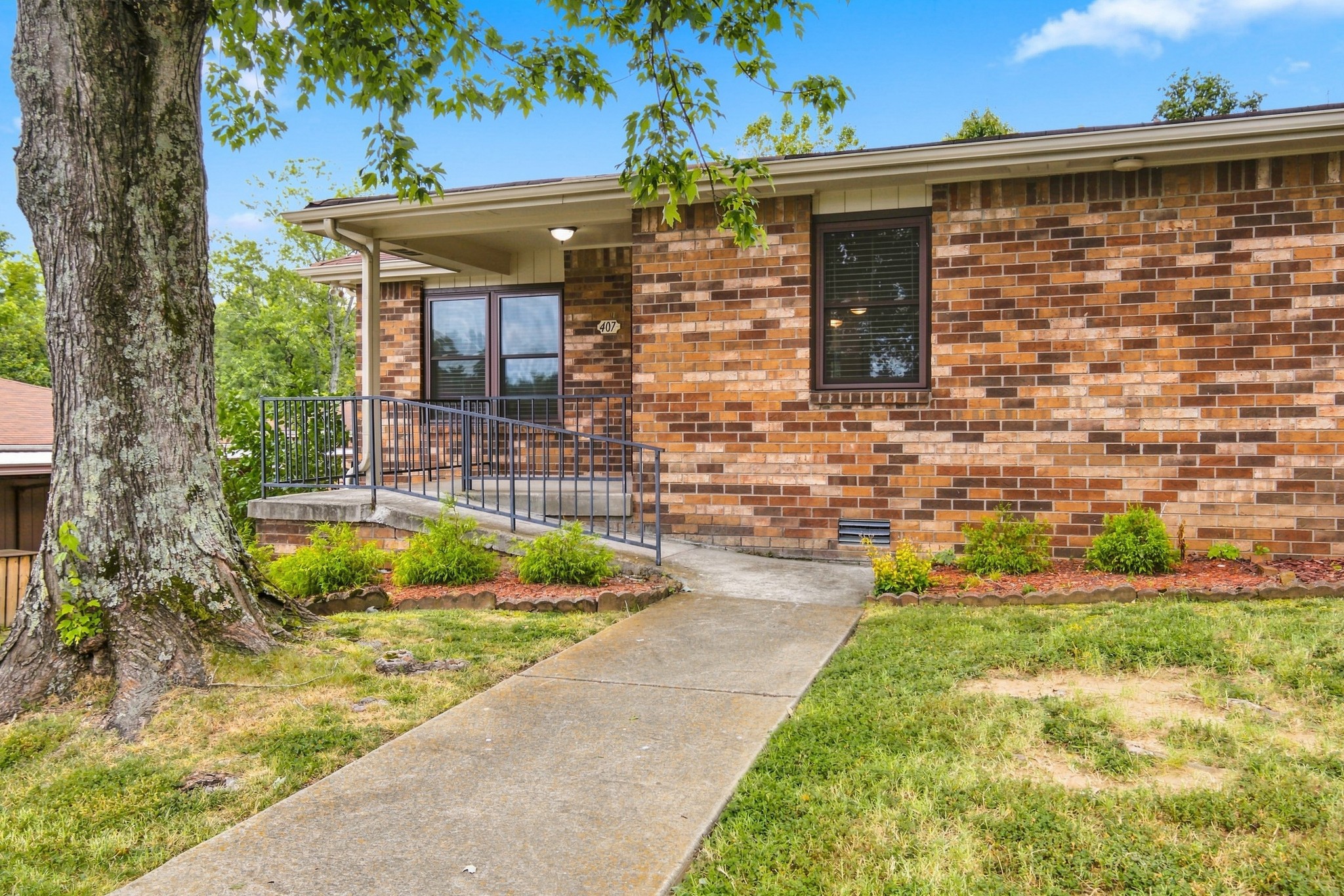 407 Deer Lake Dr