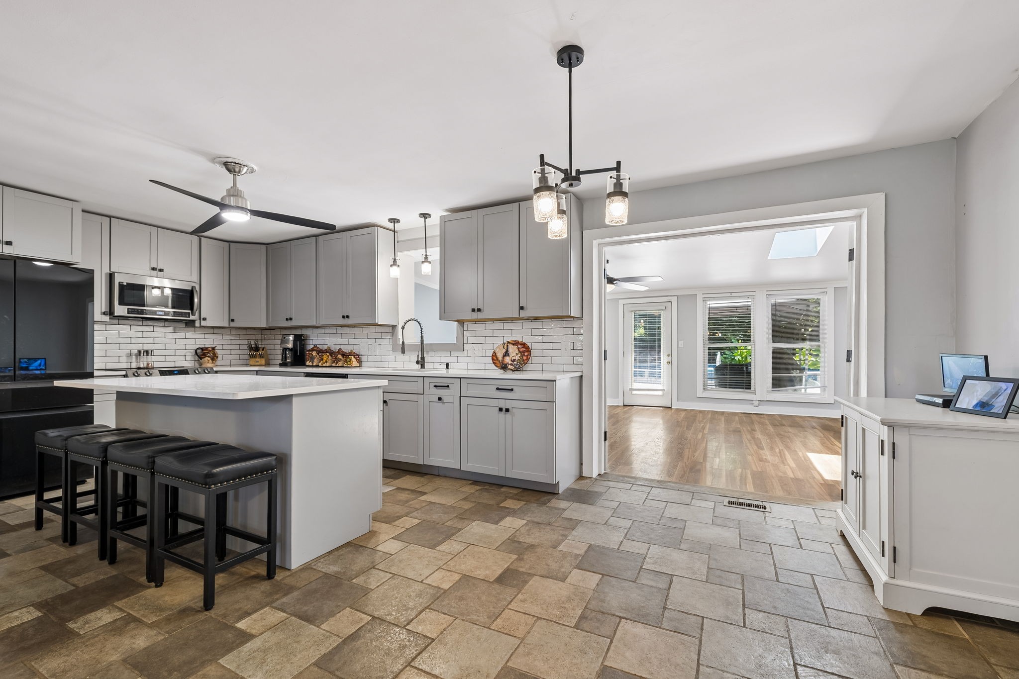2429 Maplecrest Dr