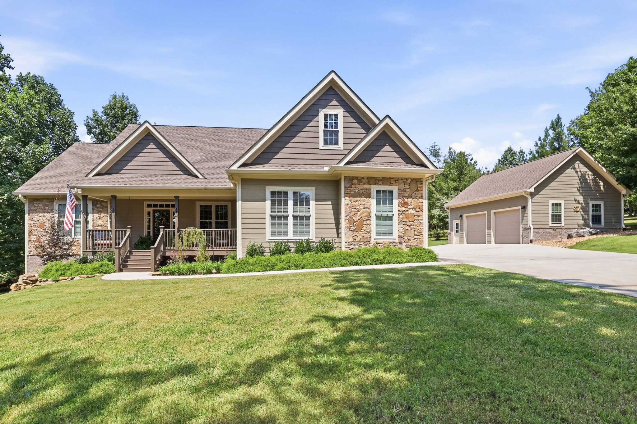 1625 River Bluffs Drive