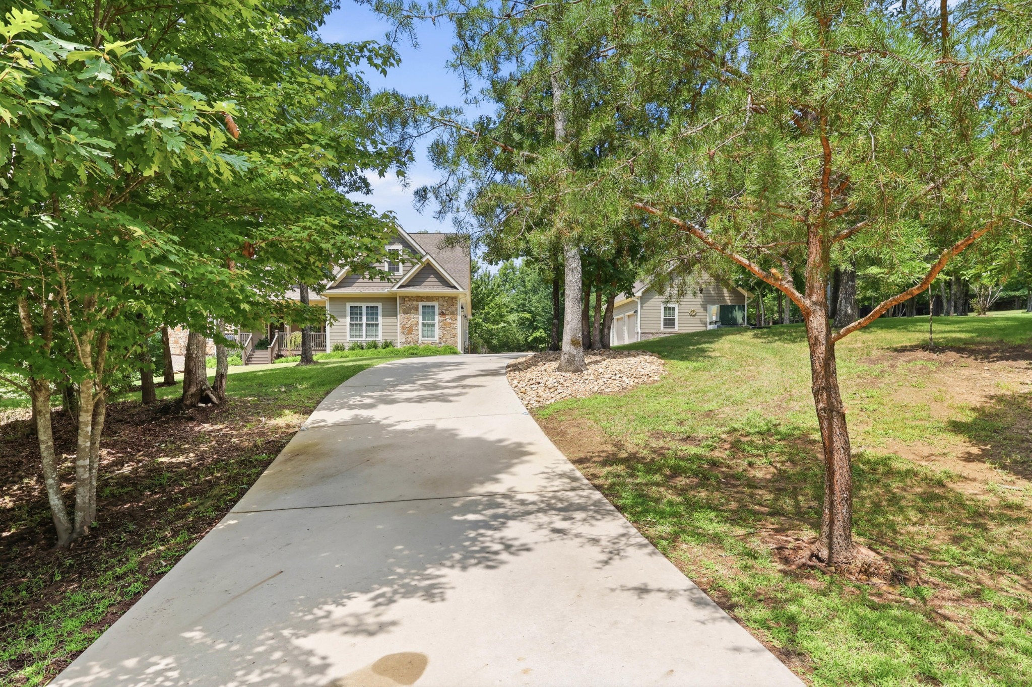 1625 River Bluffs Drive