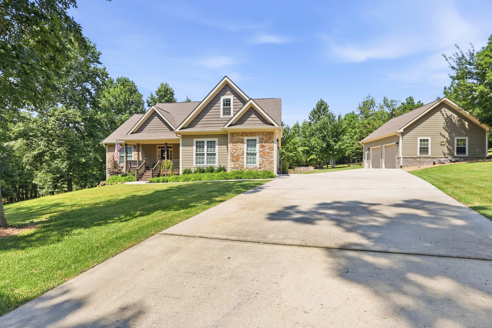 1625 River Bluffs Drive