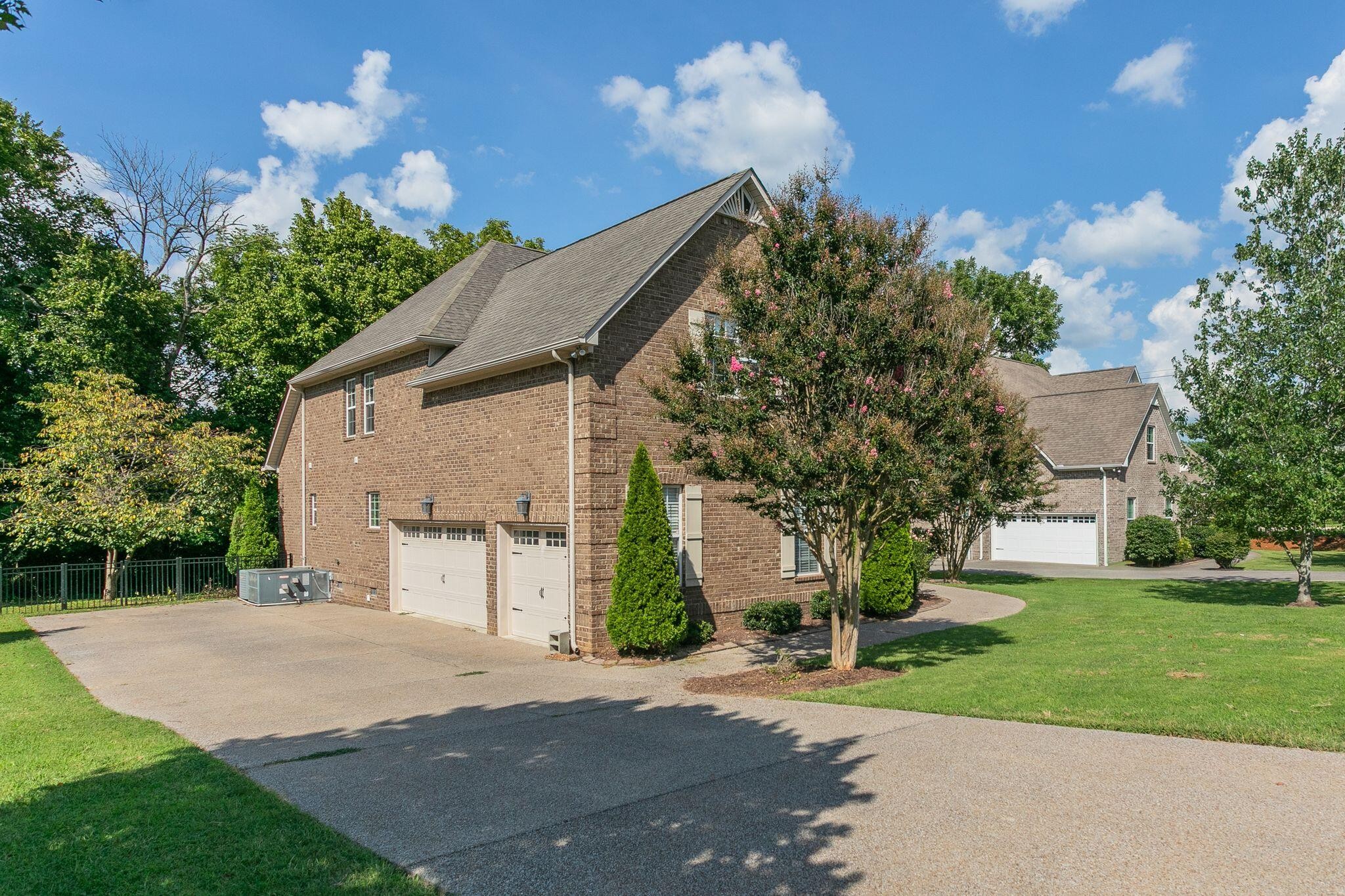 1002 Glessner DR