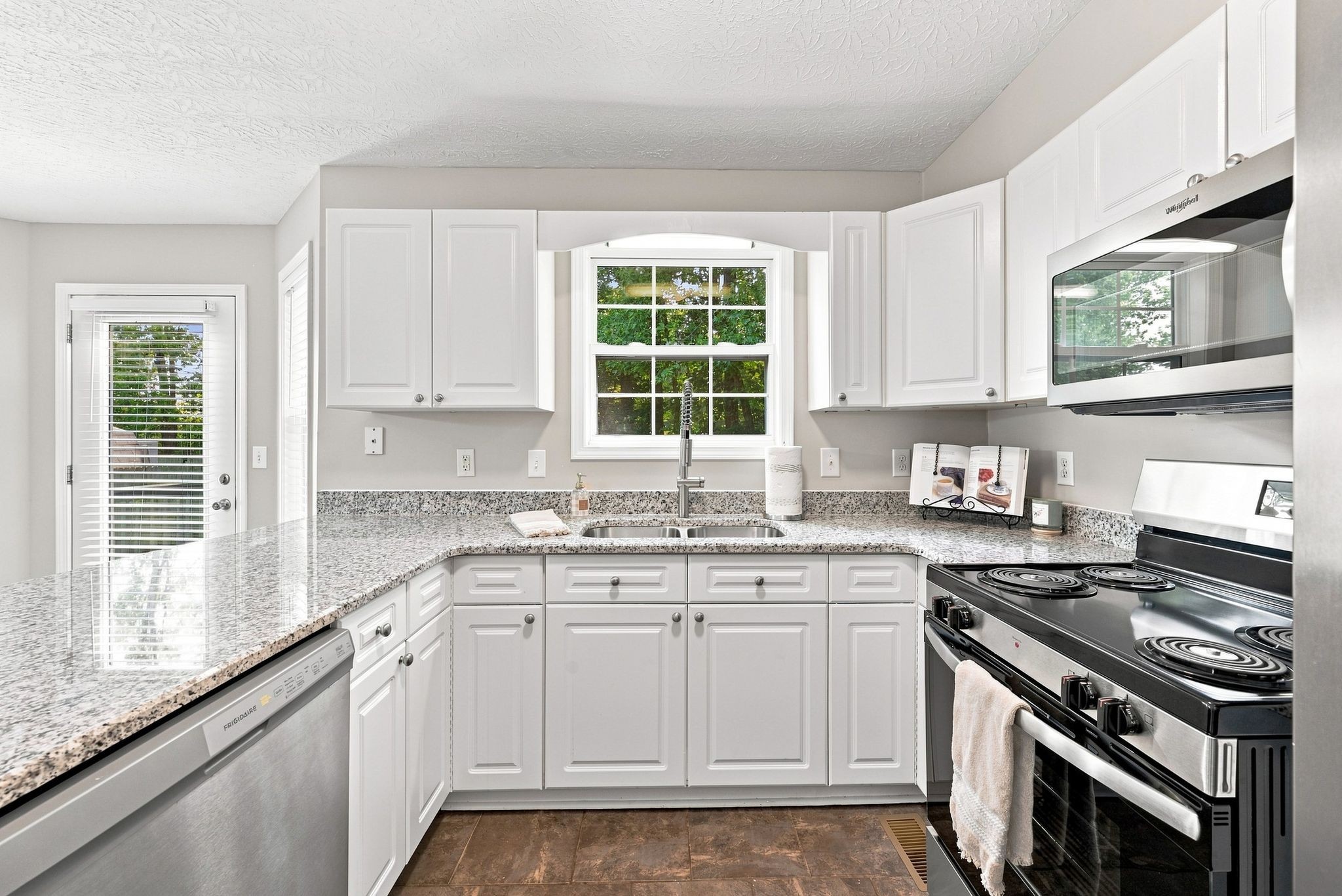 102 Westchester Dr