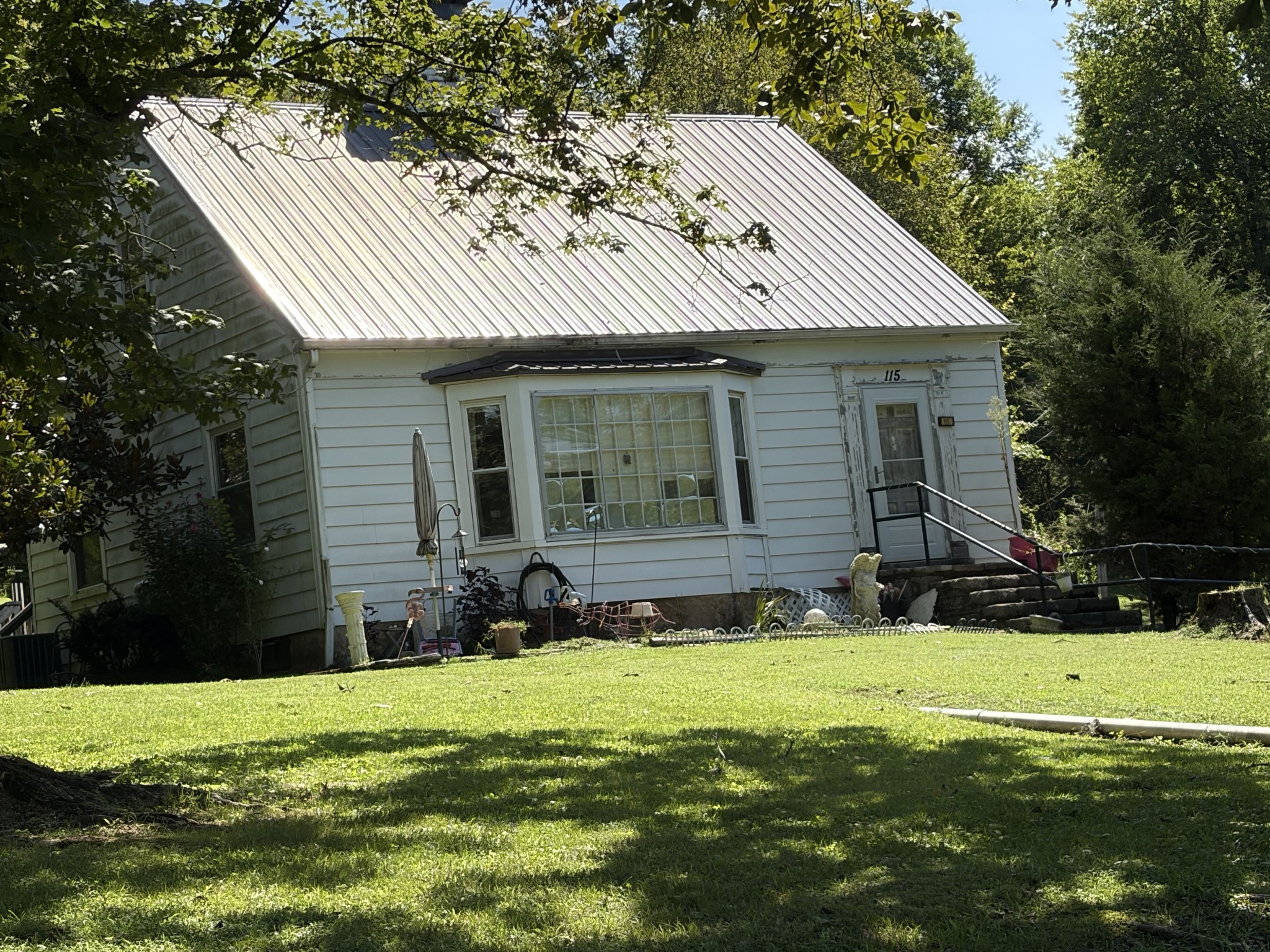 115 Sunset Dr