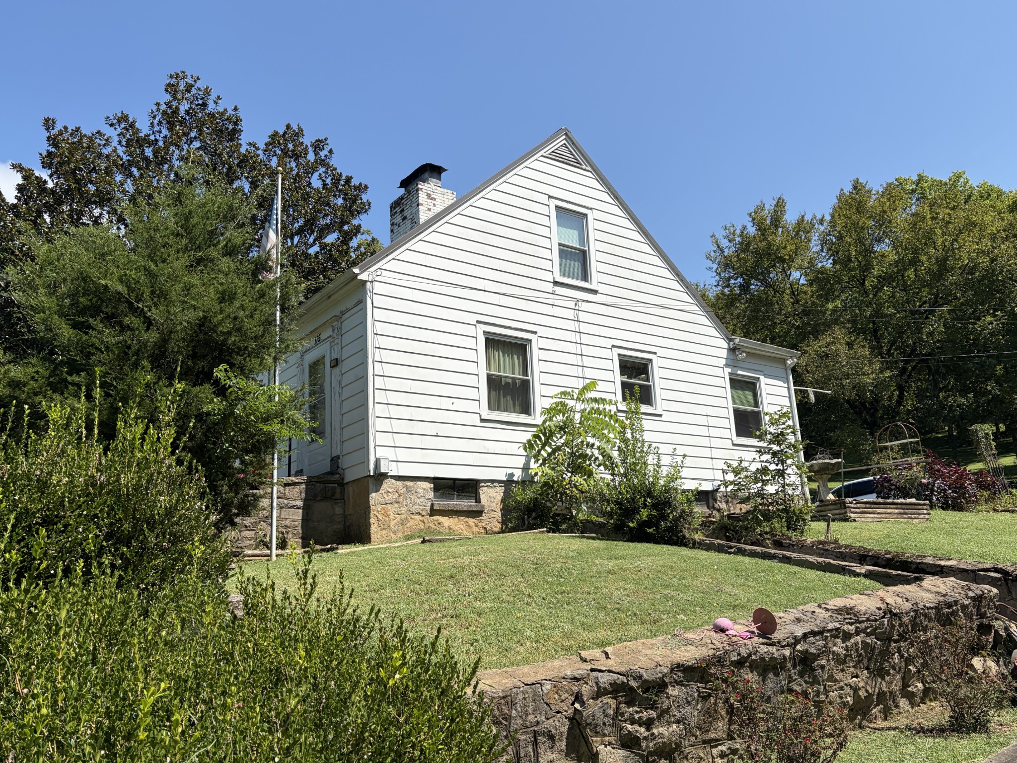 115 Sunset Dr