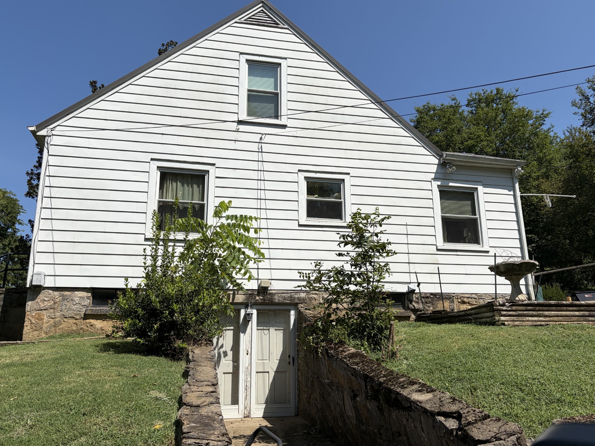 115 Sunset Dr