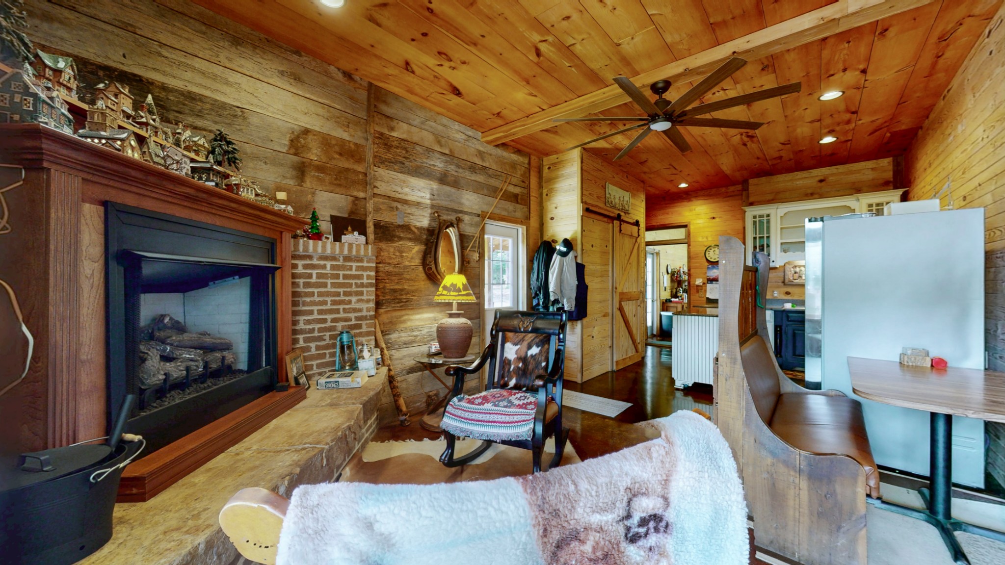 8774 Highway 641, N