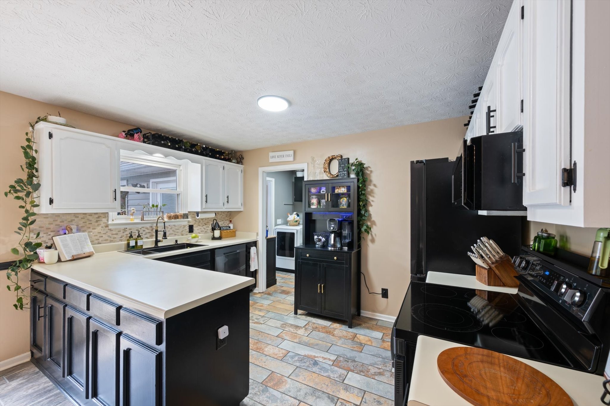 214 Oakdale Dr