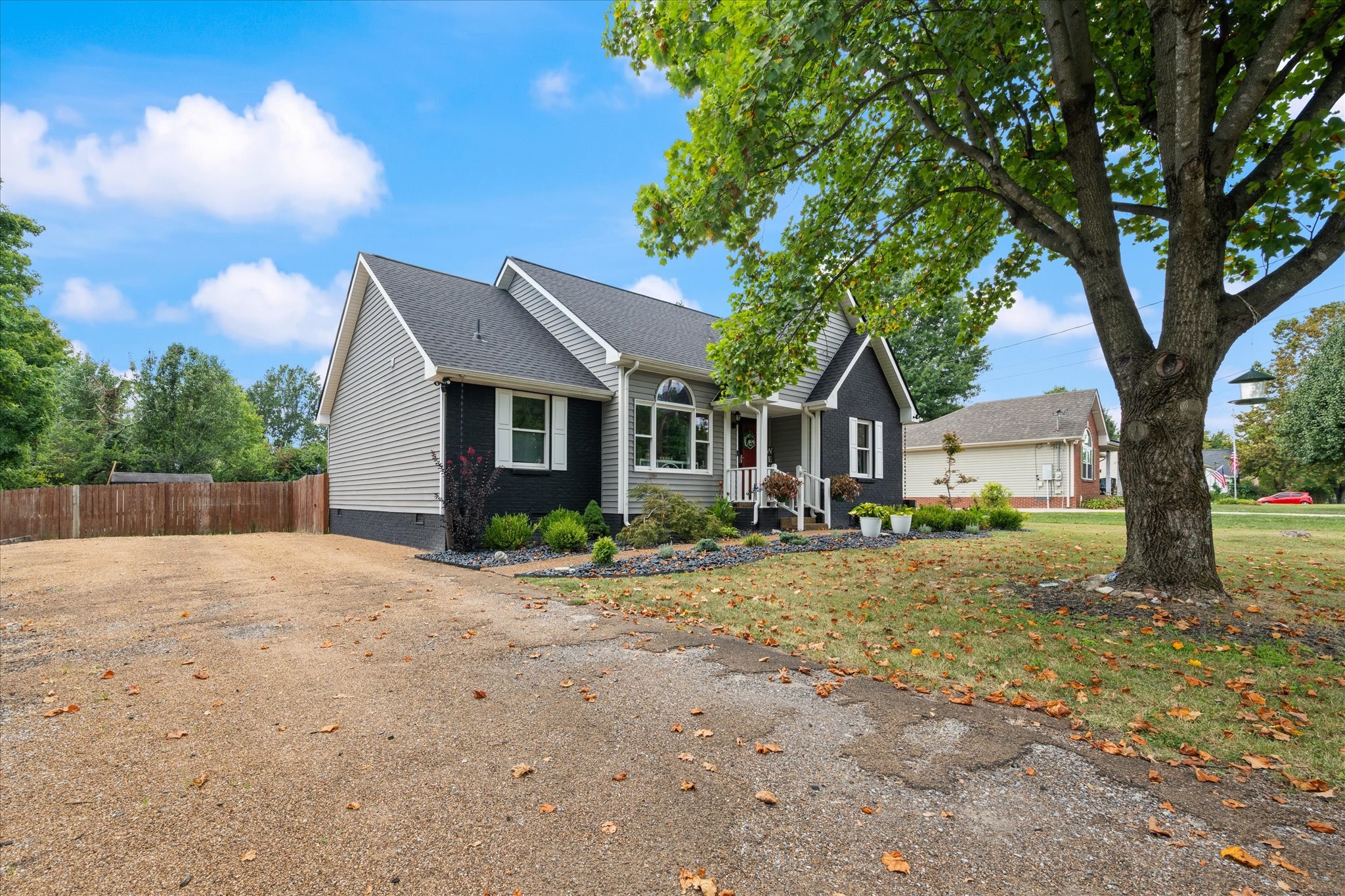 214 Oakdale Dr