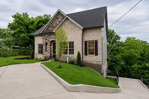 701 Harpeth Knoll Ct