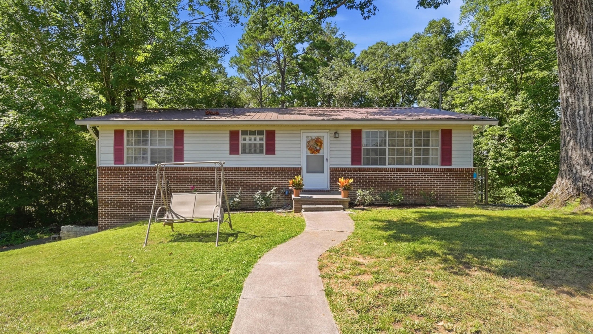 2462 Oak Cir, SW