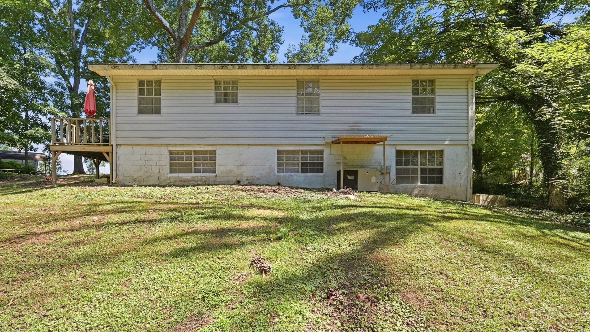2462 Oak Cir, SW