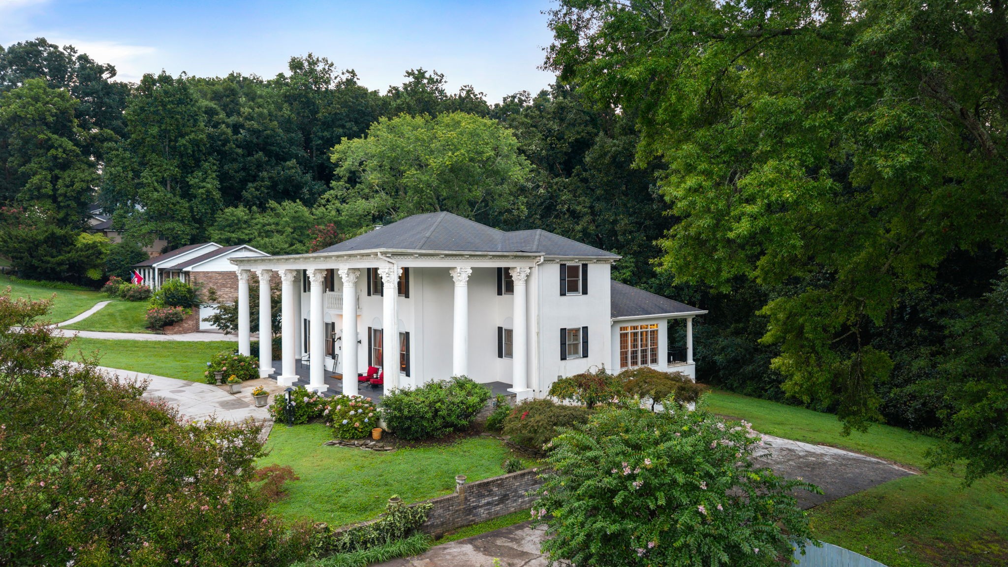 510 Forest Ln, NE