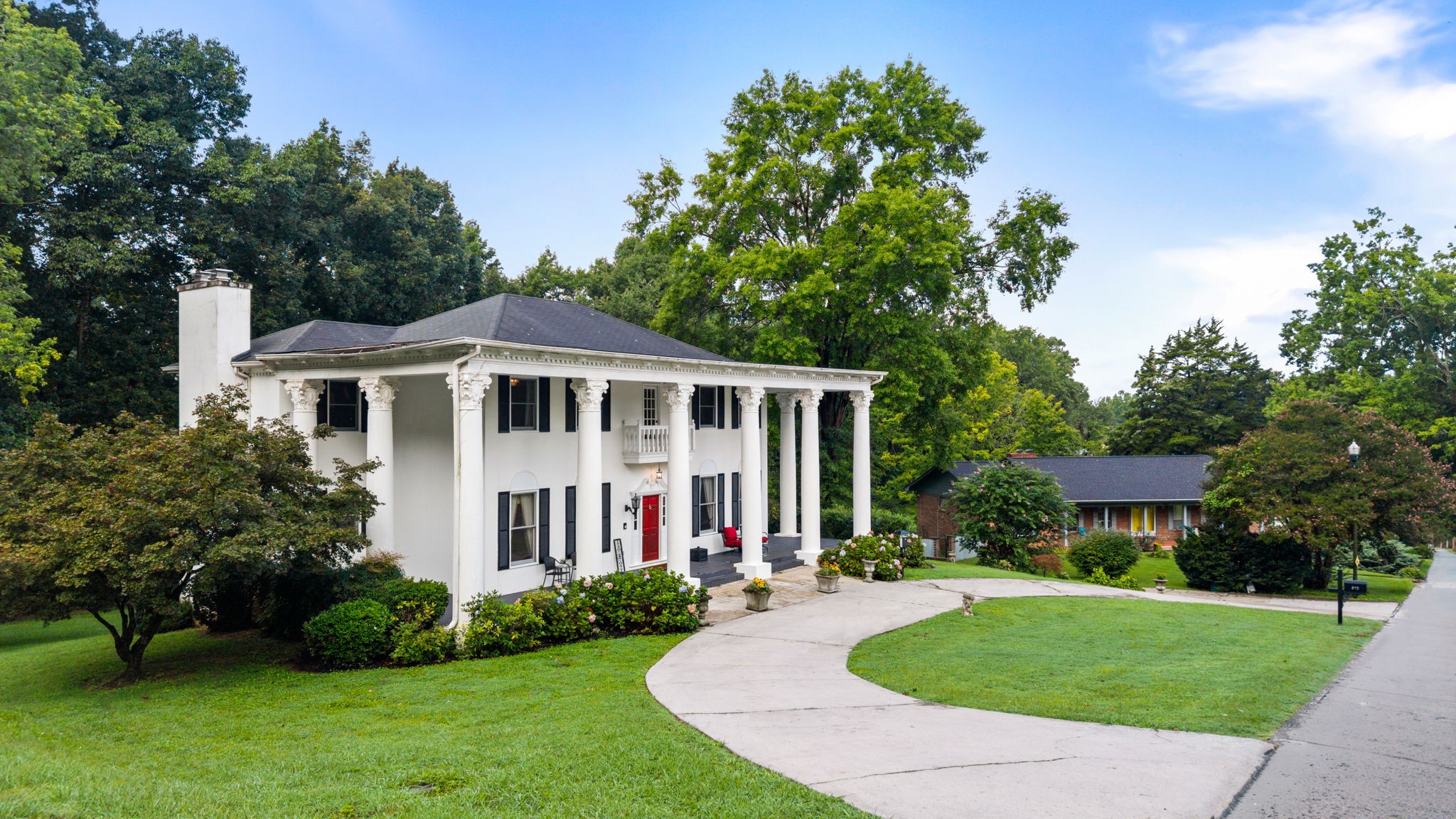 510 Forest Ln, NE