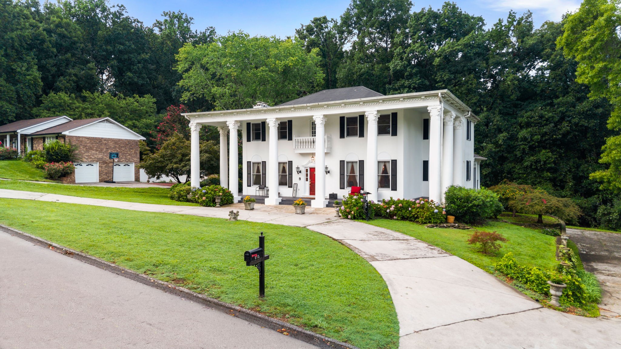 510 Forest Ln, NE